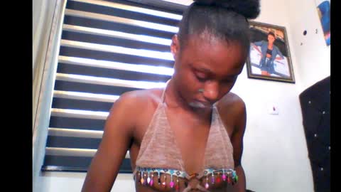 Snapshot of coco_petitqueen chatting on 01/29/25, 09:44 coco_petitqueen online show from 01/29/25, 09:44