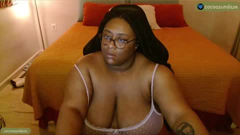 Snapshot of cocoasundaze chatting on 03/09/25, 01:35 Sunnye Daze online show from 03/09/25, 01:35