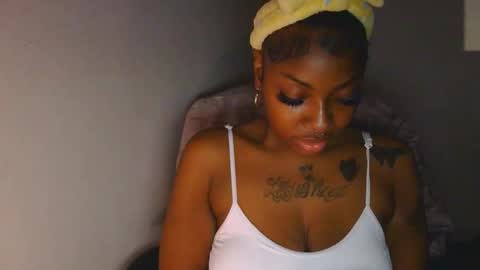 Snapshot of cocochanel197941 chatting on 12/15/25, 09:24 chanel online show from 12/15/25, 09:24