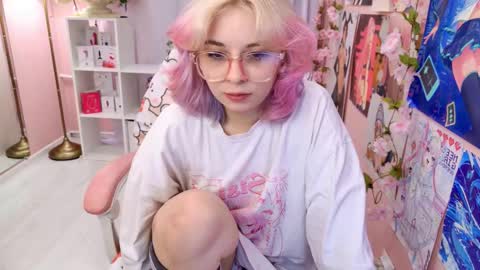 Snapshot of coconut_mia chatting on 10/11/25, 01:53 Mia online show from 10/11/25, 01:53