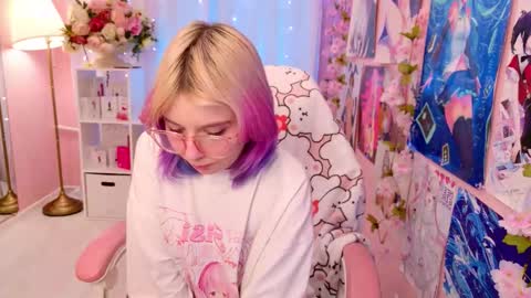 Mia online show from 11/21/25, 05:00