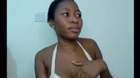 Snapshot of cocopiexx chatting on 11/01/25, 12:40 sachi online show from 11/01/25, 12:40