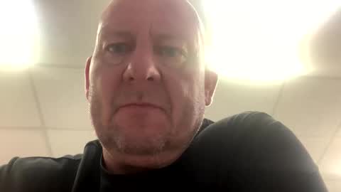 Snapshot of col4nows chatting on 09/25/25, 11:47 col4nows online show from 09/25/25, 11:47