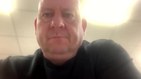 Snapshot of col4nows chatting on 10/27/25, 12:09 col4nows online show from 10/27/25, 12:09