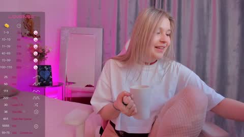 Snapshot of colleen_blake chatting on 01/19/25, 10:17 Collen Mon Tue Wed Thu Fri GMT 3 0300am - 0900am online show from 01/19/25, 10:17