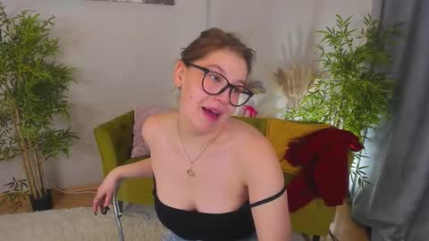 Snapshot of colleen_blake chatting on 11/24/25, 05:12 Collen Mon Tue Wed Thu Fri GMT 3 0300am - 0900am online show from 11/24/25, 05:12