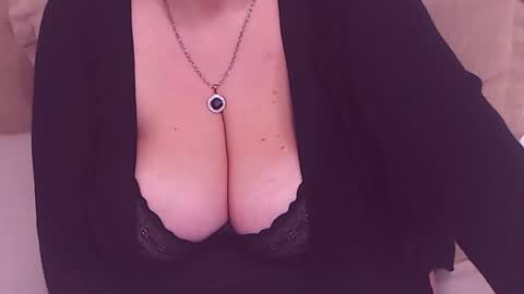 Maddison online show from 02/10/25, 12:19