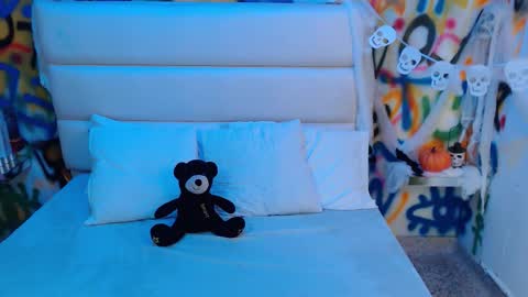 Snapshot of collins_aria chatting on 10/11/25, 02:26 valentina online show from 10/11/25, 02:26