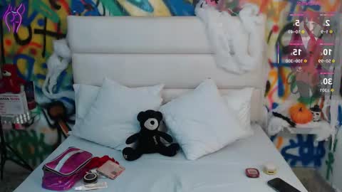 Snapshot of collins_aria chatting on 10/16/25, 01:01 valentina online show from 10/16/25, 01:01