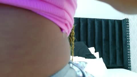 Snapshot of colombia_mommy_ chatting on 04/01/26, 12:17 GRETCHEN online show from 04/01/26, 12:17