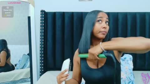 Snapshot of colombia_mommy_ chatting on 04/18/26, 12:31 GRETCHEN online show from 04/18/26, 12:31