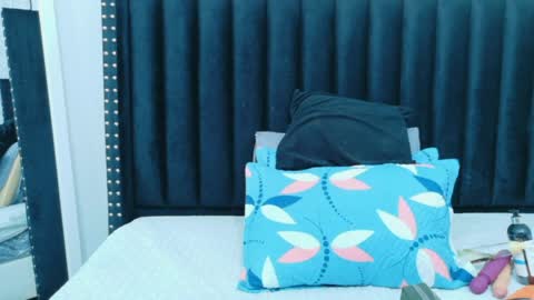 Snapshot of colombia_mommy_ chatting on 04/21/26, 12:22 GRETCHEN online show from 04/21/26, 12:22