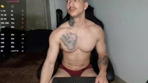 Snapshot of colombianmuscle8 chatting on 01/17/25, 11:18 colombianmuscle8 online show from 01/17/25, 11:18