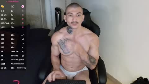 Snapshot of colombianmuscle8 chatting on 02/15/25, 03:31 colombianmuscle8 online show from 02/15/25, 03:31