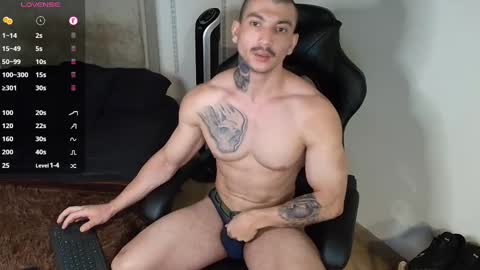 Snapshot of colombianmuscle8 chatting on 02/17/25, 01:36 colombianmuscle8 online show from 02/17/25, 01:36