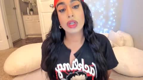    ........ Instagram  Lorysexys online show from 11/18/25, 04:50