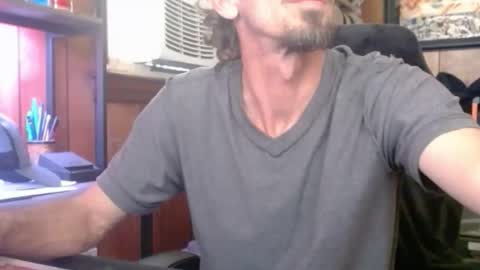 Snapshot of comic_king27 chatting on 03/21/26, 04:43 Nelson or ComicKing and sometime Peachy143 online show from 03/21/26, 04:43