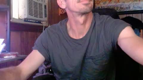 Snapshot of comic_king27 chatting on 04/05/26, 12:24 Nelson or ComicKing and sometime Peachy143 online show from 04/05/26, 12:24
