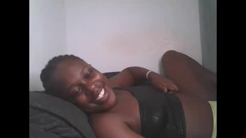 Snapshot of comicalcara chatting on 01/18/25, 11:44 Cara online show from 01/18/25, 11:44