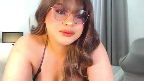 Snapshot of commanderroxyx chatting on 01/28/25, 01:05 Roxy online show from 01/28/25, 01:05