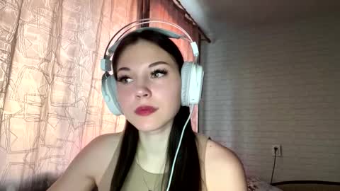 Snapshot of conchitaderricott chatting on 10/06/25, 01:08 Bella online show from 10/06/25, 01:08