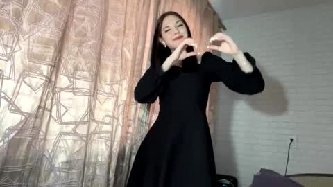 Snapshot of conchitaderricott chatting on 10/08/25, 01:20 Bella online show from 10/08/25, 01:20