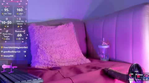 Snapshot of connie_cherxx chatting on 12/16/25, 06:57 Connie online show from 12/16/25, 06:57