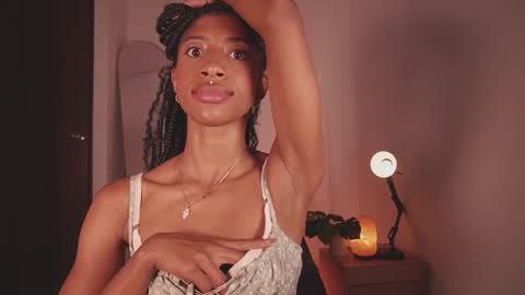 Snapshot of connie_west0 chatting on 12/18/24, 01:37   independent model online show from 12/18/24, 01:37