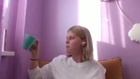 Snapshot of constancecovil chatting on 03/18/26, 01:03 Viktorina online show from 03/18/26, 01:03