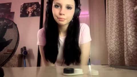 Snapshot of constancefeusier chatting on 10/24/25, 09:11 Isabella online show from 10/24/25, 09:11