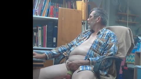 Snapshot of constantbater57 chatting on 03/09/26, 03:43 conastantbater57 online show from 03/09/26, 03:43