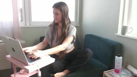 ANR Mommy online show from 12/03/25, 05:11