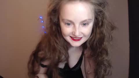 Snapshot of coolamber chatting on 12/01/25, 05:18 Amber online show from 12/01/25, 05:18