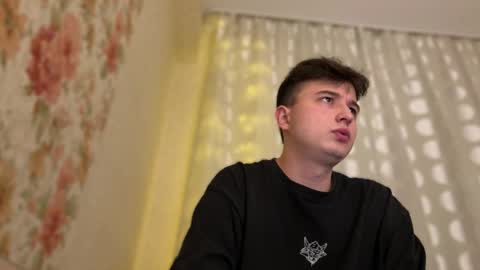 Snapshot of coolskum00 chatting on 12/01/25, 06:02 Lisa and Alen online show from 12/01/25, 06:02