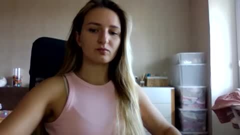 Snapshot of cora_fora chatting on 09/17/25, 08:05 cora_fora online show from 09/17/25, 08:05