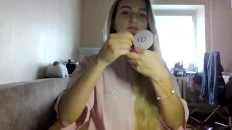 Snapshot of cora_fora chatting on 09/18/25, 11:23 cora_fora online show from 09/18/25, 11:23