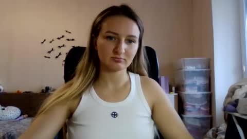 Snapshot of cora_fora chatting on 11/12/25, 12:27 cora_fora online show from 11/12/25, 12:27