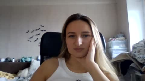 Snapshot of cora_fora chatting on 11/25/25, 11:32 cora_fora online show from 11/25/25, 11:32