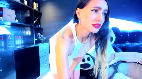 Snapshot of coral_gibson chatting on 02/28/25, 03:26 Coral online show from 02/28/25, 03:26