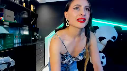 Snapshot of coral_gibson chatting on 03/07/25, 07:05 Coral online show from 03/07/25, 07:05