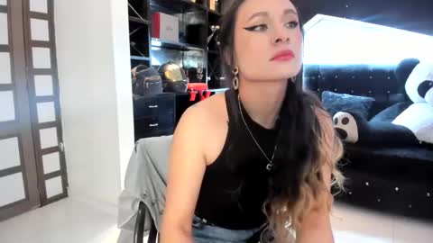 Snapshot of coral_gibson chatting on 10/22/25, 02:28 Coral online show from 10/22/25, 02:28