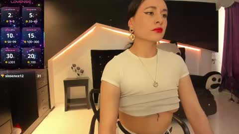 Snapshot of coral_gibson chatting on 11/14/25, 03:00 Coral online show from 11/14/25, 03:00