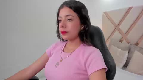 Snapshot of coral_taylorr chatting on 09/23/25, 12:19 Coral online show from 09/23/25, 12:19