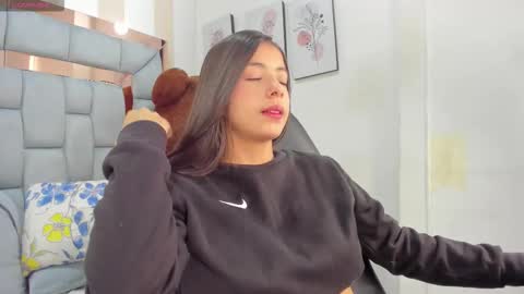 Snapshot of coral_taylorr chatting on 11/23/25, 02:17 Coral online show from 11/23/25, 02:17