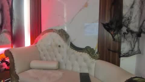 Coralie Bronson online show from 10/30/25, 09:26