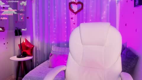 Coral Stefani online show from 03/07/25, 08:13