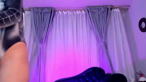 Coral Stefani online show from 09/11/25, 10:10