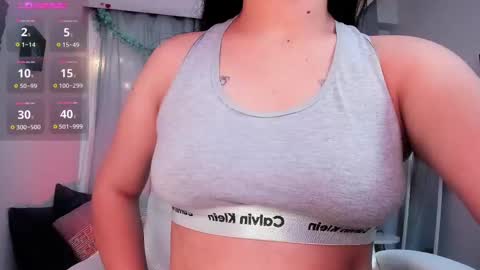 Coral Stefani online show from 10/28/25, 05:55