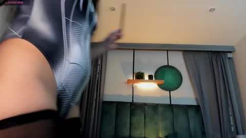 Coral Stefani online show from 11/21/25, 10:08