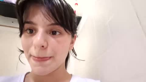 Snapshot of coralinexxx07 chatting on 09/19/25, 09:37 Coraline uwu Bienvenidos al dulce mundo de Coraline Hola amores soy Coraline Una chica tierna juguetona online show from 09/19/25, 09:37